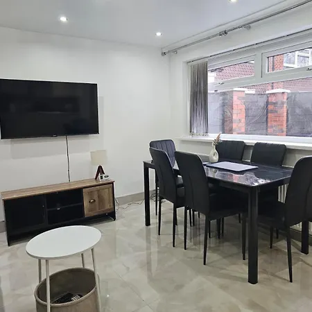 Modern & Bright 3br Near Ctr! Mánchester