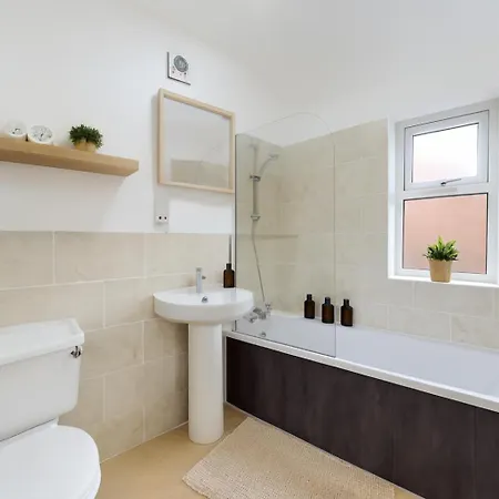 Ferienhaus Newly Built 4-bed Semi-detached 2 Baths, Near