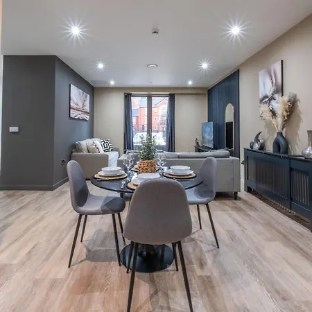 Holiday home Stylish Townhouse, Parking, Near Ao Arena *