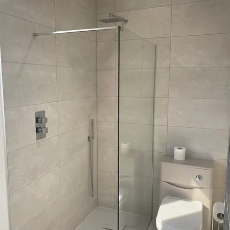 A Modern 3-bed In M25, *