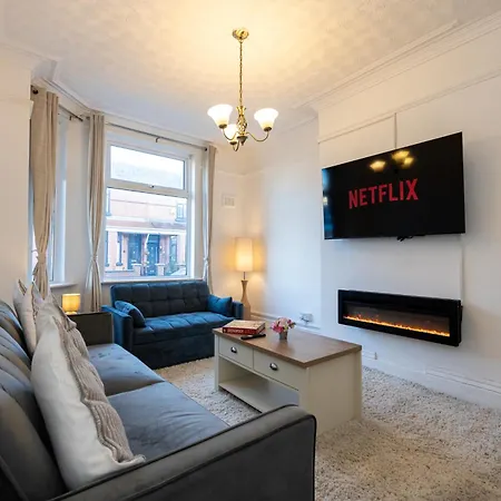 Steps From Old Trafford - Modern Tatil Evi