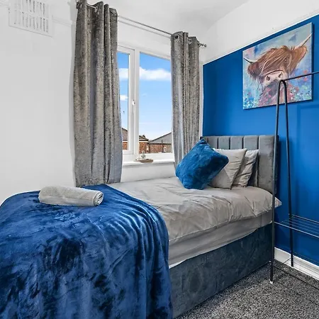 Luxury Group - - Sleeps 7