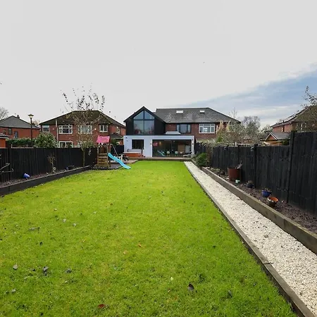 Stunning Family With Hot Tub In Worsley Σπίτι διακοπών Μάντσεστερ