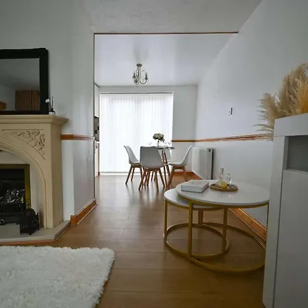 Elegant With Hot Tub Holiday home Manchester