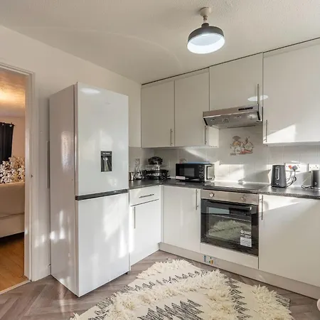 2br House Contractors Parking Wifi Holiday home Manchester