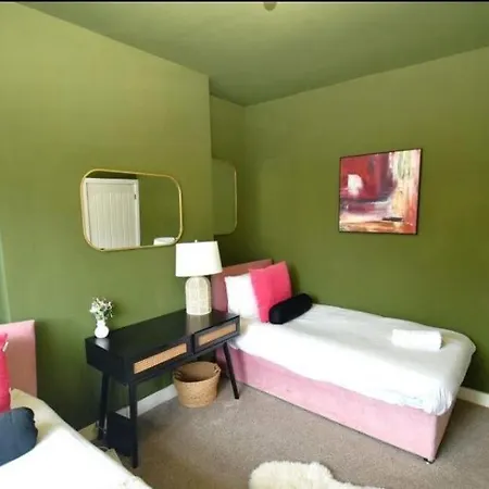 Getaway Bright & Spacious With Parking Casa de Férias