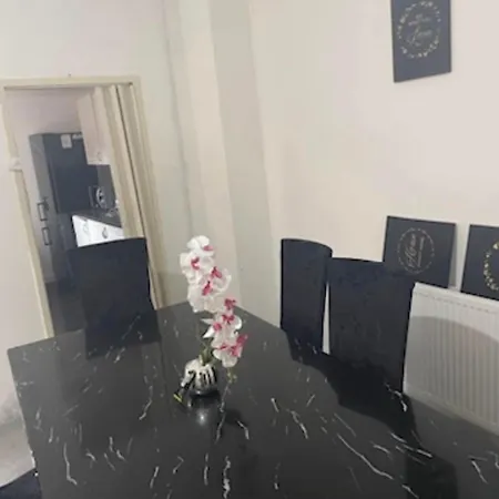 10 Whiteway Street בית אירוח *