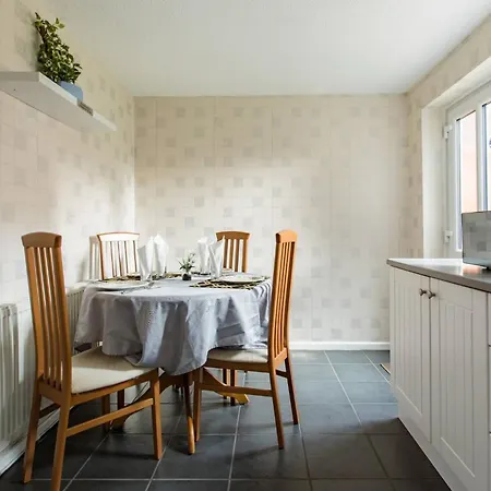 Holiday home 2 Bedroom Eith 3 Beds Sofa Bed Near Stadium