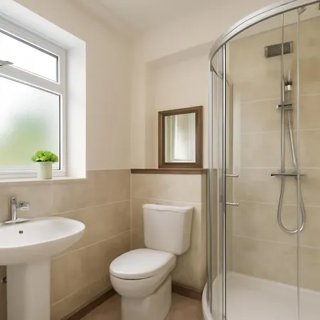 Сasa de vacaciones Newly Built 4-bed Semi-detached 2 Baths, Near *