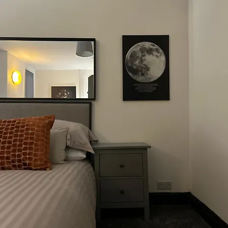 Private In A Near Centre * Manchester