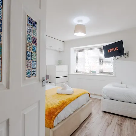 בית נופש Modern Centre 3bd - Fire Pit - Free Parking *