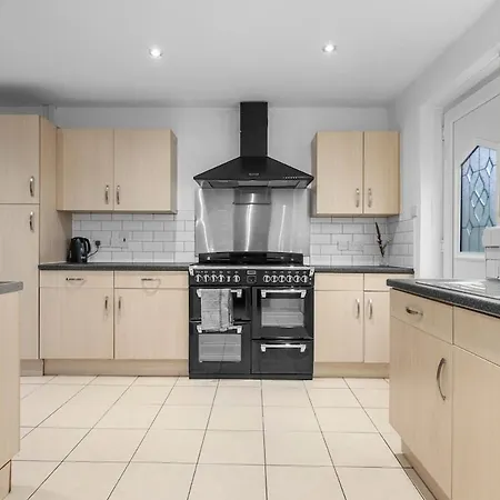 Сasa de vacaciones The Vibe & Play Hangout - Hot Tub Retreat Mánchester