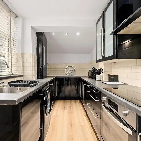 Tatil Evi Modern And Comfy 3 Bed Near Etihad, Coop Live Arena And Centre Manchester