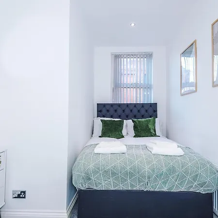 Holiday home 3 Bedroom Town House - Etihad Stadium - Free Parking *