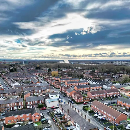 Game Zone, Trafford Centre Nearby, Sleeps 8 *