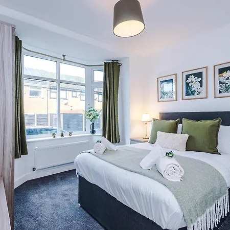 Modern 6 Bed House With Ensuites By 53 Degrees Property, Perfect For Business And Groups Holiday home