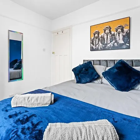 Luxury Group - - Sleeps 9 Manchester