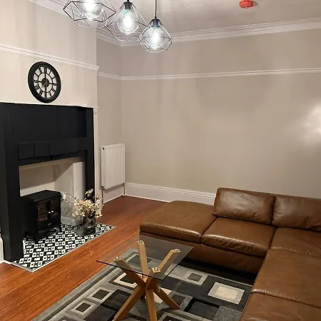 Tatil Evi Large Luxury 4 Bedroom With Parking Manchester