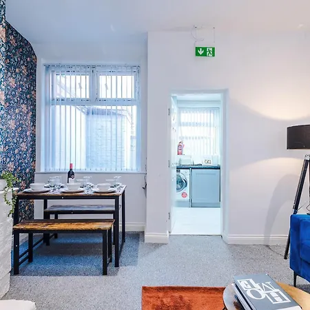 3 Bedroom Town House - Etihad Stadium - Free Parking