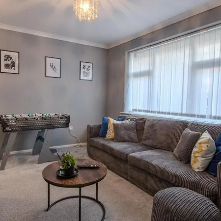 Holiday home Stylish 3br In Swinton - Free Parking Manchester
