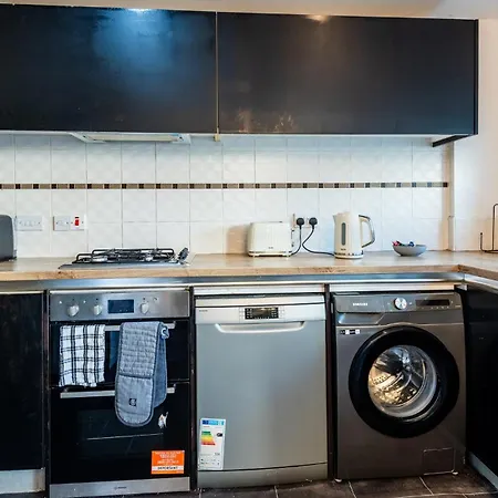 Family 3 Bedroom House By Guestz * Manchester