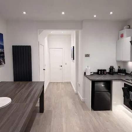 Boutique Home Mcr With Games Table, Sleeps 9 Vakantiehuis Manchester