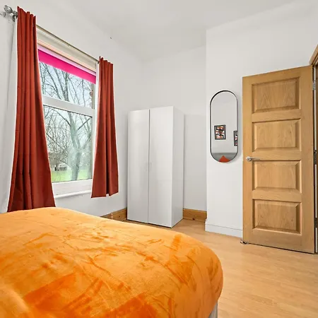 Modern And Comfy 3 Bed Near Etihad, Coop Live Arena And Centre *