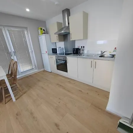 Fresh Private In Shared 2 Bed Flat Deltapoint Manchester