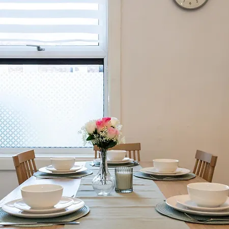 Steps From Old Trafford - Modern Tatil Evi