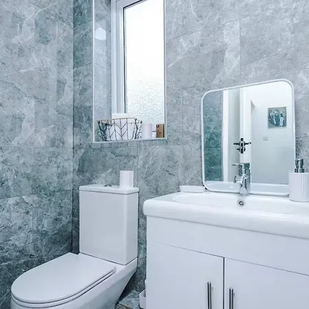 Prázdninový dům Modern 2-bed House Near Centre - Sleeps 6 Manchester