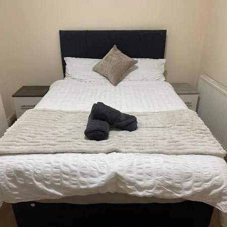 4-bed Retreat Great For Groups בית נופש