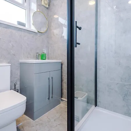 Pearl Reside - Sleeps 5, Free Parking & 5 Mins Centre * Manchester