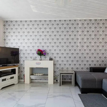 2 Bedroom Eith 3 Beds Sofa Bed Near Stadium Manchester