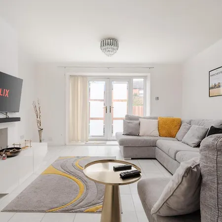 Modern Centre 3bd - Fire Pit - Free Parking בית נופש *