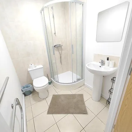 Fresh Private In Shared 2 Bed Flat Deltapoint