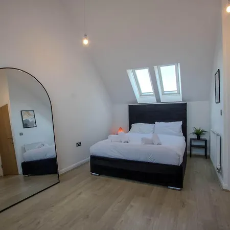 Modern 2-bed House In Swinton - Private Parking *