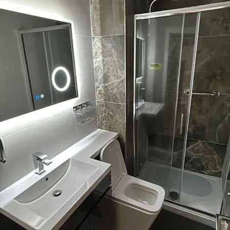 Hendham - Near Etihad Stadium, Coop Live Arena, National Cycling Centre & 24 Hour Asda * Manchester