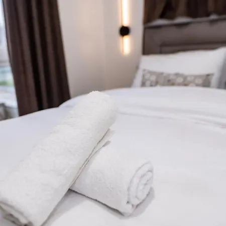 בית הארחה Etihad Coop Arena Centre *