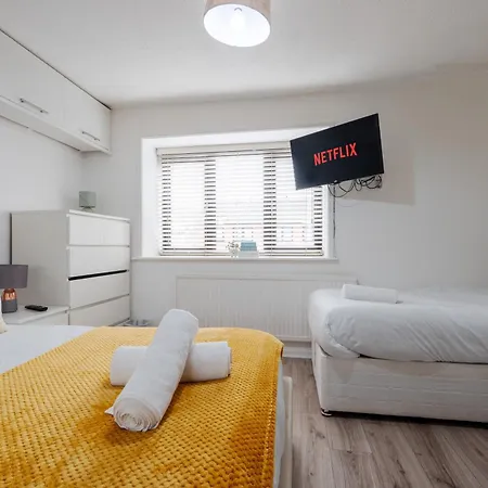 בית נופש Modern Centre 3bd - Fire Pit - Free Parking *