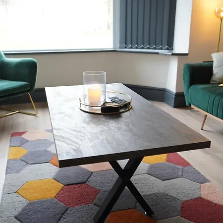 Casa vacanze Spacious 3-bedroom Near Centre With Parking