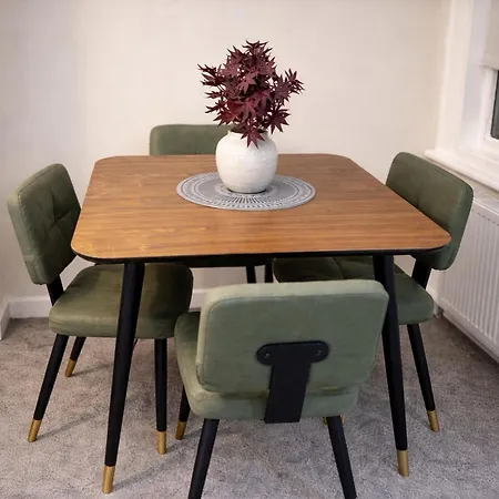 Home, Sleeps 6, Contractor Friendly, Free Parking