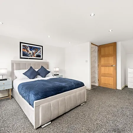 펜션 Modern And Comfy 3 Bed Near Etihad, Coop Live Arena And Centre *