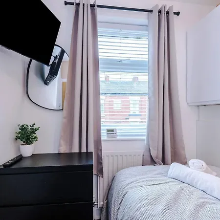 Tatil Evi 8min To Metrolink 20min To Etihad And Coop Live With Free Parking Manchester