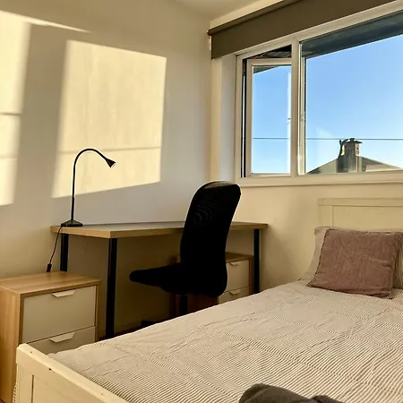 Проживание в семье The Smiths *