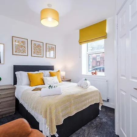 Modern 6 Bed House With Ensuites By 53 Degrees Property, Perfect For Business And Groups * Manchester