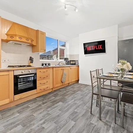 Дом отдыха Luxury Group - - Sleeps 9