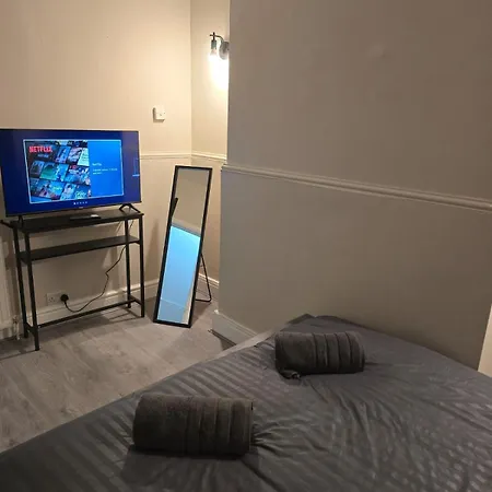 Spacious 3Br House Free Parking 10 Mins To City 맨체스터