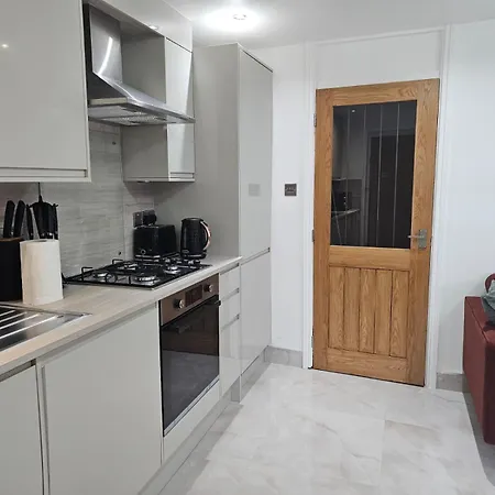 Modern & Bright 3br Near Ctr!