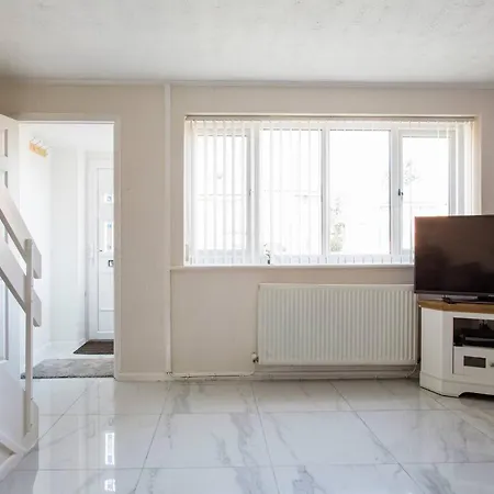 2 Bedroom Eith 3 Beds Sofa Bed Near Stadium Сasa de vacaciones