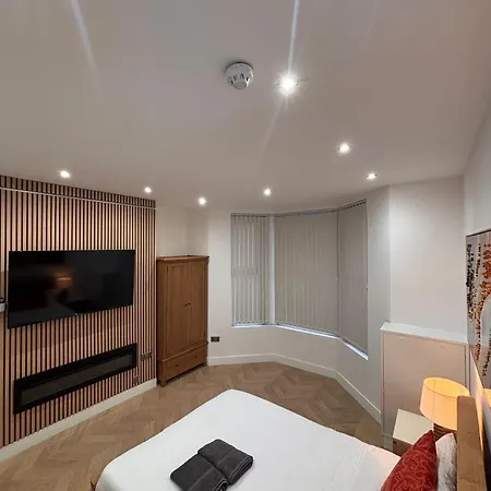 Gæstehus Hendham - Near Etihad Stadium, Coop Live Arena, National Cycling Centre & 24 Hour Asda Manchester